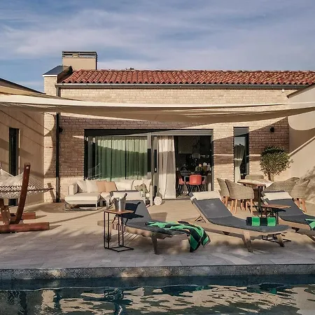 Arya Villa *