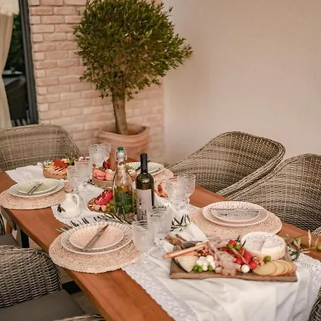 Villa Arya *