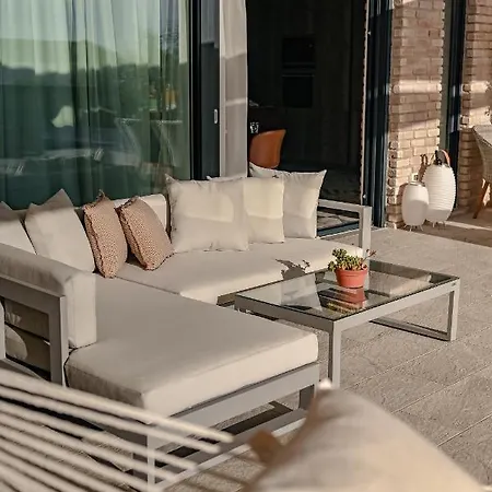 Arya Villa