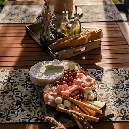 Arya Villa