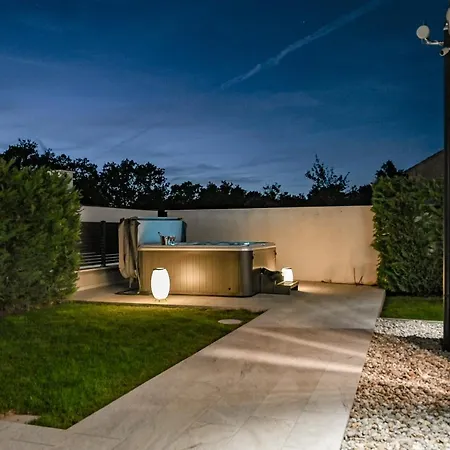 Arya Villa