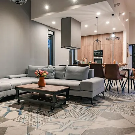 Arya Villa Jursici