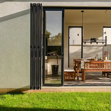Vila Arya Jursici